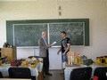 Вручение памятного сертификата о прохождении курса в Минске